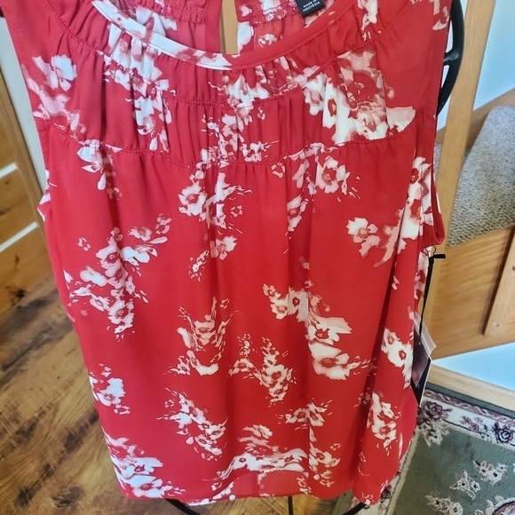 Simply Vera Vera Wang Yoke Front Shell Sleeveless Red & White Floral Sz L Tunic - Picture 7 of 11